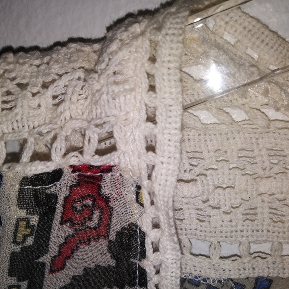 Aztec Print Sleeveless Crochet Trimmed Vest Sz XS - Picture 4 of 4